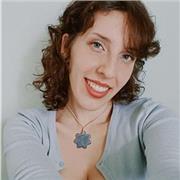 Profesora apta para todas las edades y niveles.